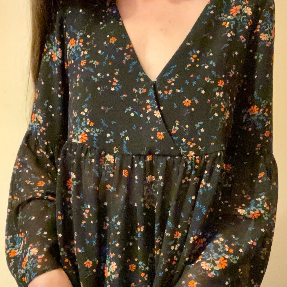 Bell Sleeve Floral Blouse - Picture 4 of 5